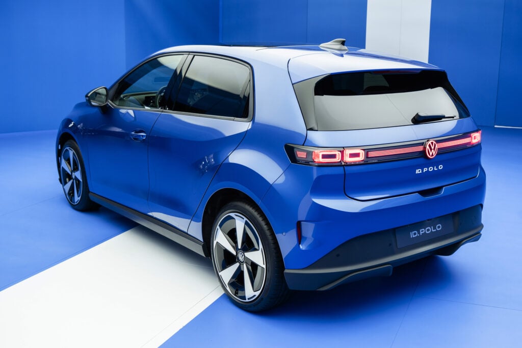 VW ID. Polo snett bakifrån