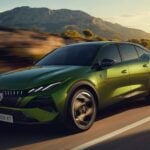 Peugeot 408 under körning på landsväg