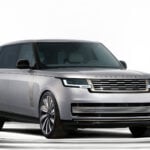 Range Rover SV Ultra sent framifrån i studiomiljö.