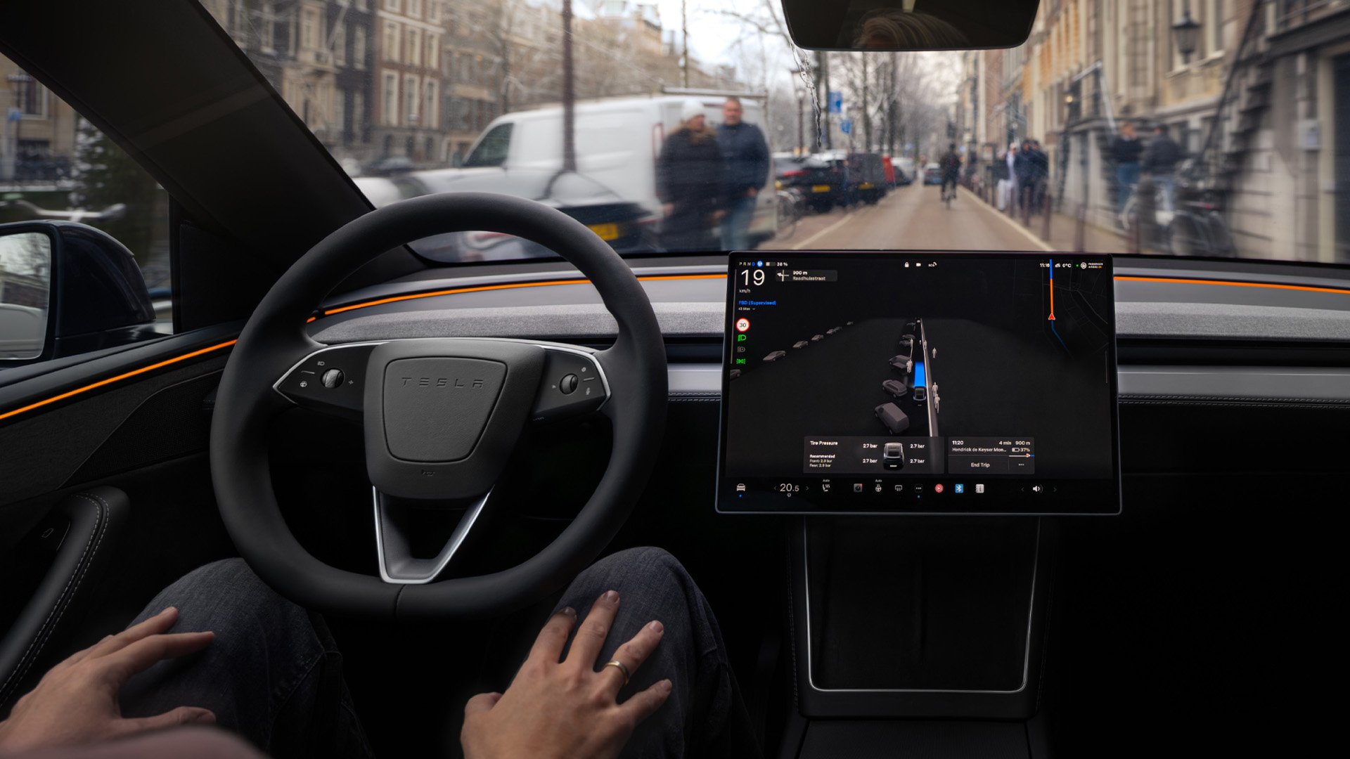 Vy från förarplats – Tesla FSD.