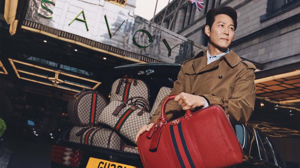 Det ikoniska dubbel-G:t flyttar in i depån. Med den nya divisionen "Gucci Racing" ska lyxmärket smälta samman motorsport och haute couture. Foto: Gucci