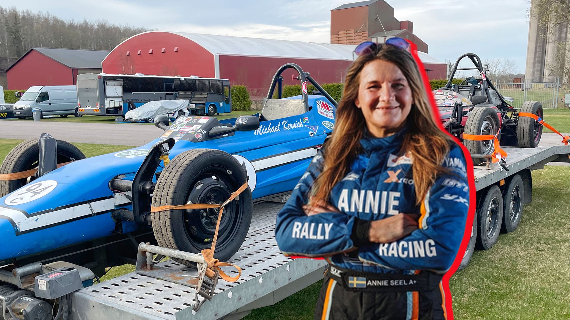 Formel Vee-bilar på flak med Annie Seel infälld på bilden.