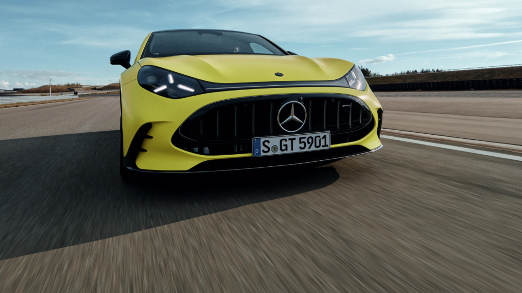 Mercedes AMG GT 4-Door Coupé i all sin glas med den kaxiga fronten. Foto: Mercedes-Benz