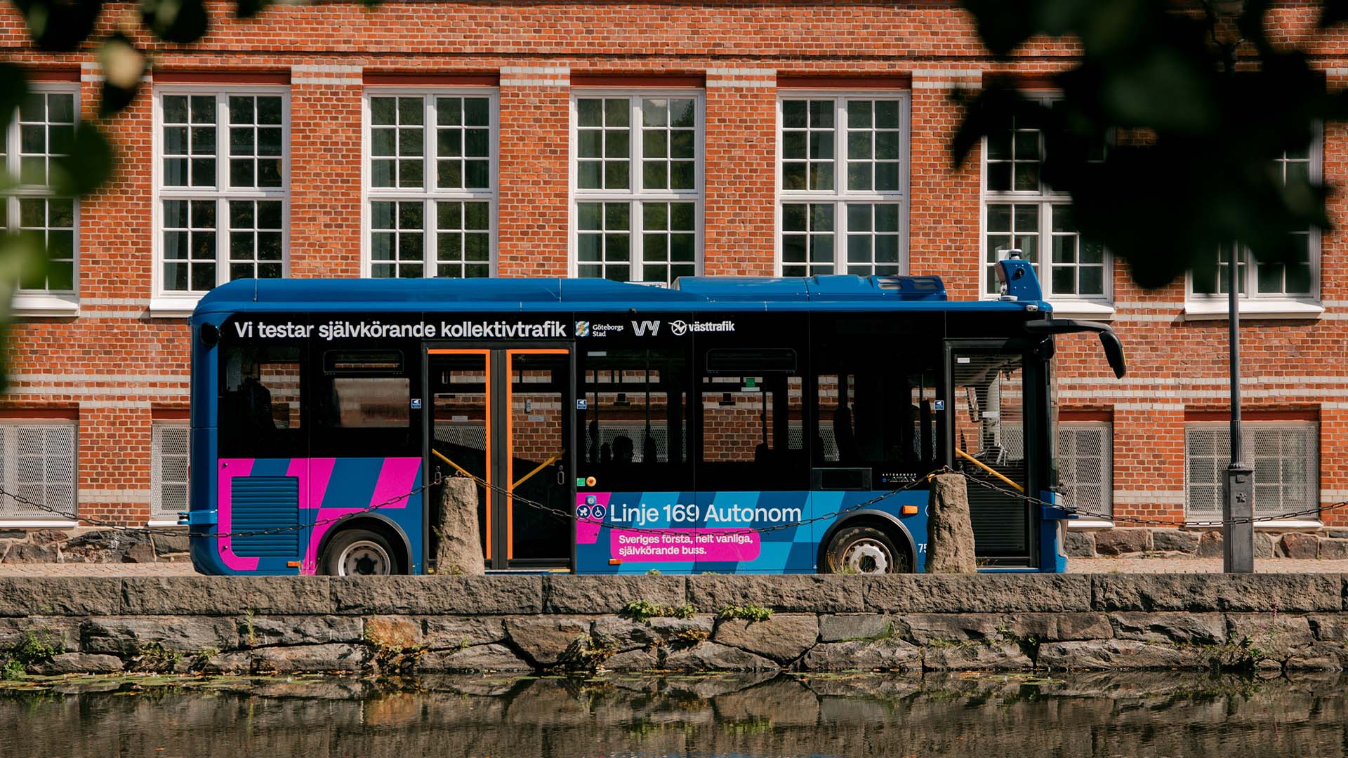 Västtrafiks autonoma elbuss 169 Autonom i profil.
