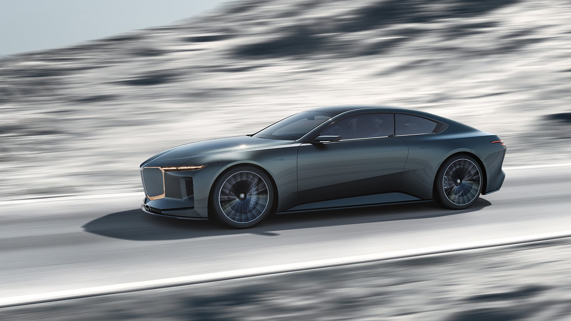 Vision BMW Alpina snett från sidan på en bergsväg.