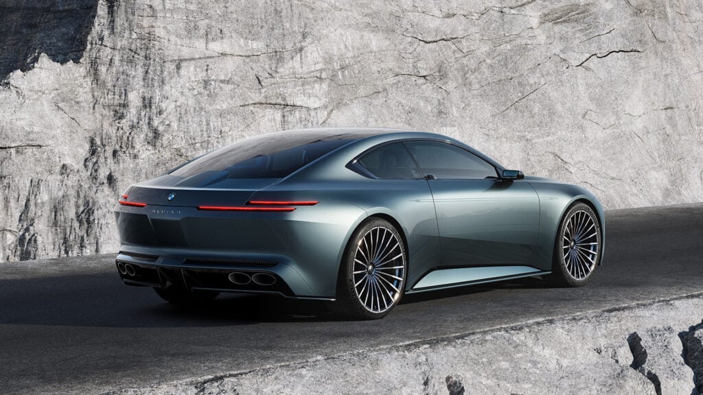 Vision BMW Alpina snett bakifrån med grå klippa bakom.