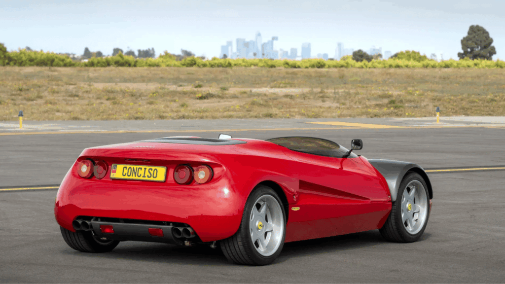 Michalak Design skalade bort precis allt överflödigt. Resultatet är en renodlad speedster helt utan dörrar, tak och traditionell vindruta.
Foto: Robin Adams, RM Sotheby’s