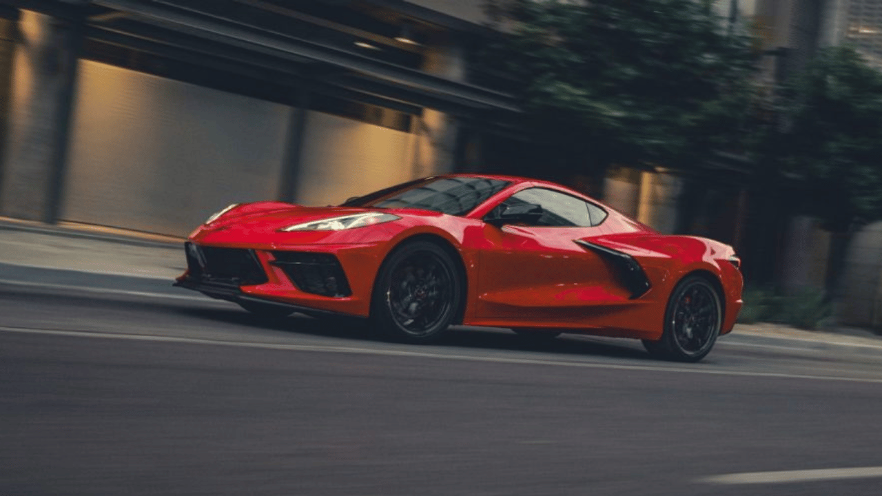 Nya Chevrolet Corvette Stingray (årsmodell 2027) har officiellt sprängt 320 km/h-gränsen, vilket gör den till världens mest prisvärda superbil sett till toppfart. Foto: Chevrolet