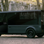 Nya Clean Motion EVIG Memorial Extended har förlängts med 70 centimeter för att kunna transportera fullstora begravningskistor helt utsläppsfritt. Foto: Clean Motion
