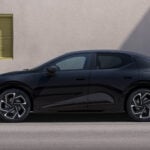 Lynk & Co 02 i Onyx Black i profil.