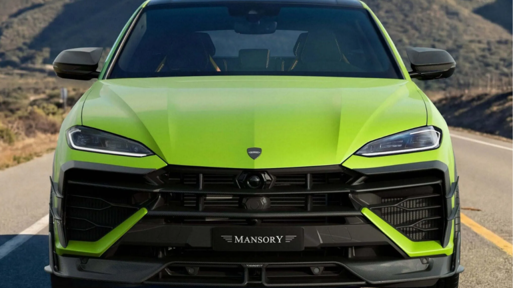 Trots att Mansory kallar paketet för ett ”softkit” är den nya fronten på Lamborghini Urus SE allt annat än blyg. Lägg märke till den nydesignade splittern och de dubbla canardvingarna på stötfångaren. Foto: Mansory