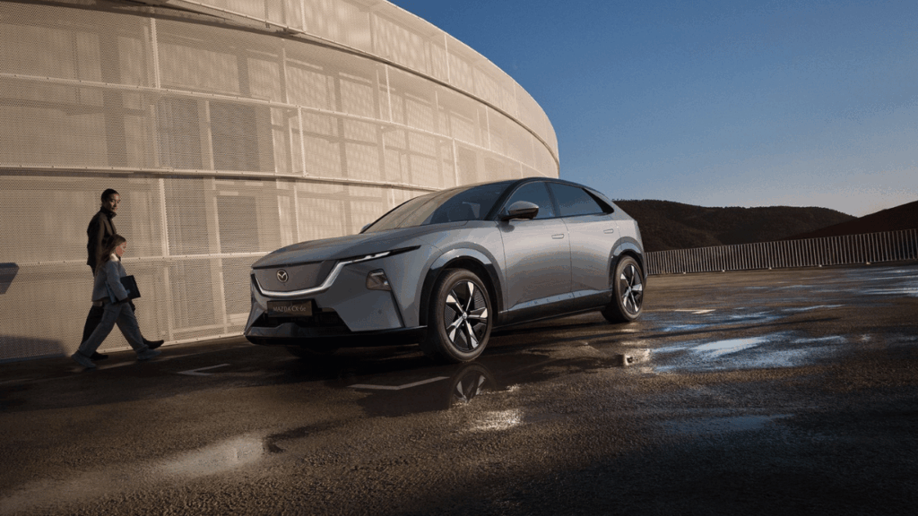Toppversionen Takumi Plus känns enkelt igen på sina digitala ytterbackspeglar och större 21-tumsfälgar. Foto: Mazda