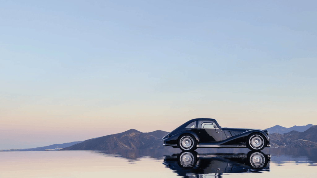För att smälta samman det nya taket med bakpartiet har Morgan gett coupén en helt ny, sluttande taklinje och unika smidda 19-tumsfälgar. Foto: Morgan Motor company