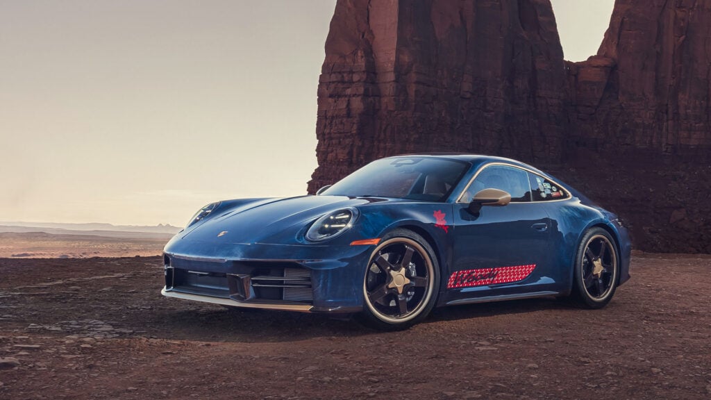 Woody 911 Carrera T med öken i bakgrunden.