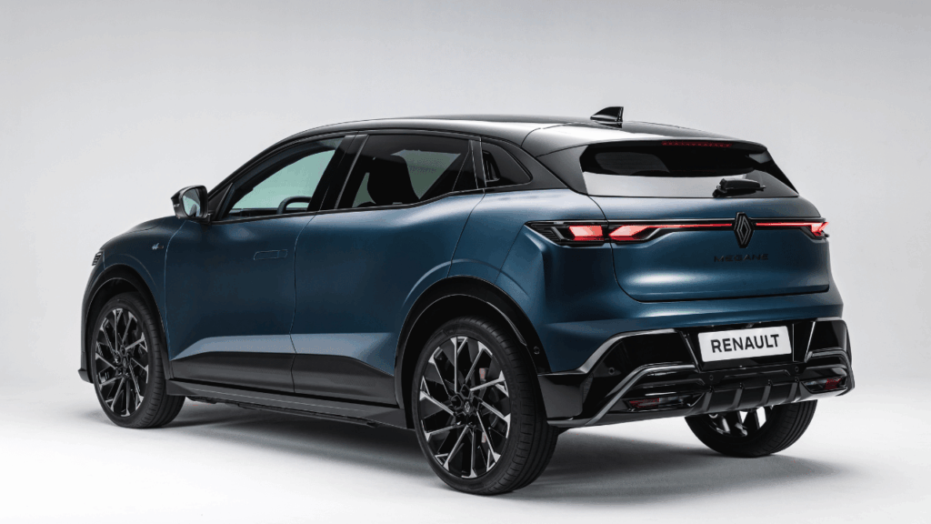 Det nya LFP-batteriet på 67 kWh höjer räckvidden till upp till 50 mil och klarar nu snabbladdning på upp till 165 kW. Foto: Renault