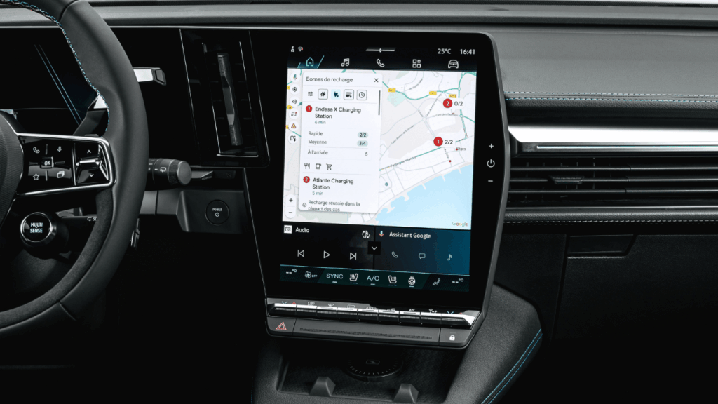 Det Google-baserade OpenR-systemet finns kvar, men interiören har uppgraderats med mer exklusiva materialval och förbättrad komfort. Foto: Renault