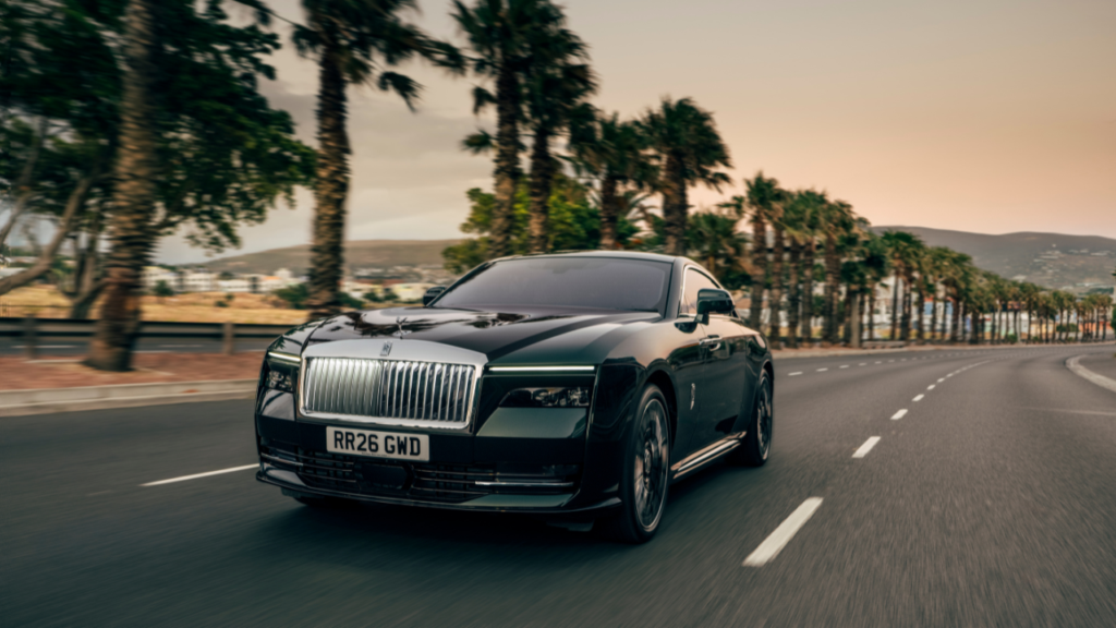 Black Badge Spectre Series II visar upp märkets mörka alter ego med den nya mattlackade finishen Iced Black Detailing på lister och dörrhandtag. Foto: Rolls-Royce