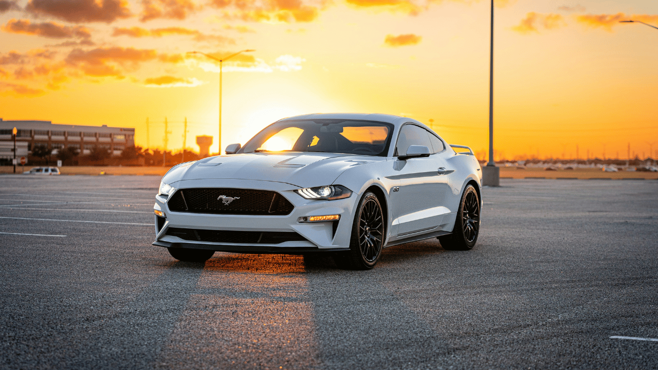 Bättre kvalitet med mänsklig fingertoppskänsla. Efter att ha ersatt AI-system med erfarna ingenjörer klättrar Ford återigen i kvalitetsmätningarna. Foto: Ryan Reinoso on Unsplash
