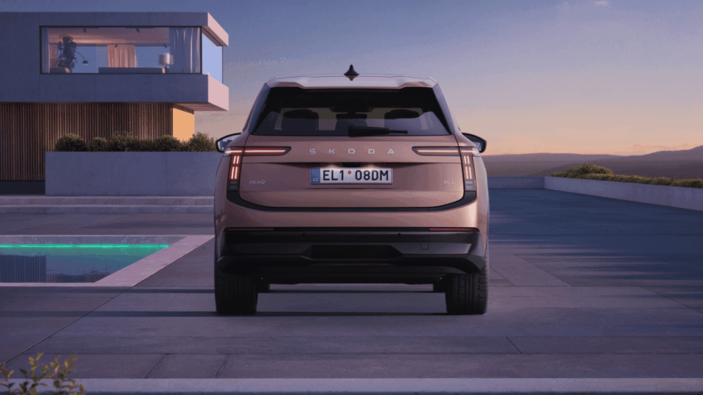 Med det största batteriet på 91 kWh neto tar laddning från 10 till 80 procent ungefär 28 minuter under optimala förhållanden. Modellen har även tvåvägsladdning (V2L). Foto: Skoda