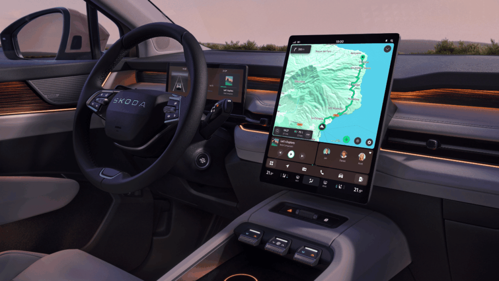 Förarmiljön domineras av en ny, vertikal infotainmentskärm på 13,6 tum som körs på en Android-plattform, vilket ger en modern digital upplevelse. Foto: Skoda