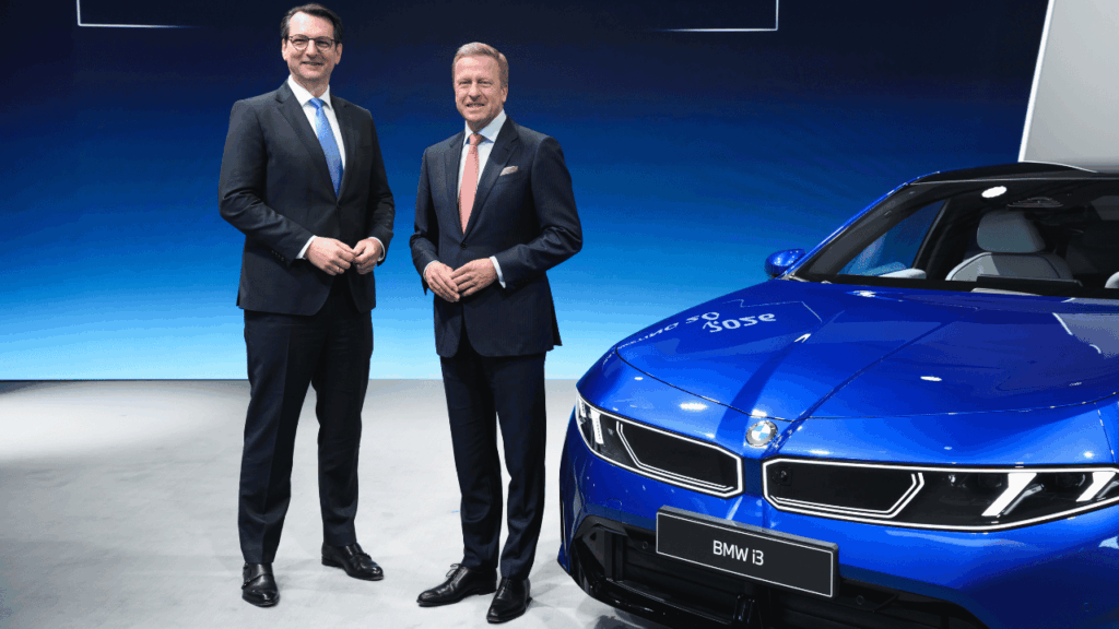 106:e ordinarie årsstämman: Oliver Zipse överlämnar VD-posten för BMW AG till Milan Nedeljković. Foto: BMW