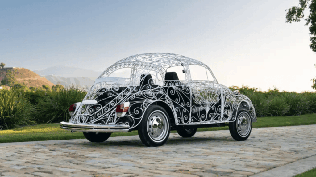 Tack vare sin sagolika framtoning har de kvarvarande exemplaren blivit populära inslag i både bilparader och bröllopssammanhang. Foto: RM Sotheby’s
