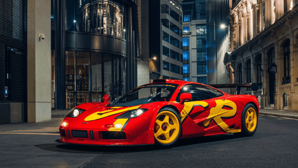 1996 års modell fick en förlängd kaross fram och bak samt en omarbetad splitter för att ge maximalt marktryck i höga hastigheter. Foto: RM Sotheby’s