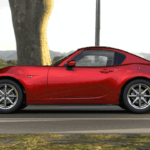Den nuvarande generationen Mazda MX-5 står inför stora förändringar när nästa modell utvecklas för att klara ren eldrift utan att lägga på sig överflödiga kilon. Foto: Mazda