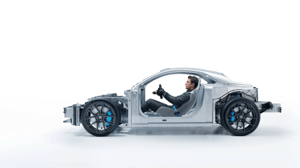 Alpine A110 FUTURE gör sin dynamiska debut på legendariska Goodwood. Prototypen visar vägen mot en elektrisk sportbilsframtid med prestandan i fokus. Foto: Alpine