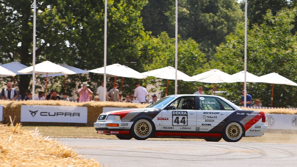 Audi V8 Quattro på väg uppför backen på Goodwood Festival of Speed 2026.