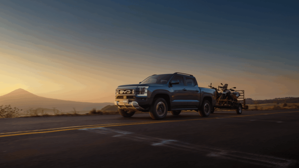 Kinesiska BYD utmanar pickup-klassen med nya laddhybriden Shark. Modellen bjuder på tuff design och blir först i Europa med märkets nya terrängplattform. Foto: BYD