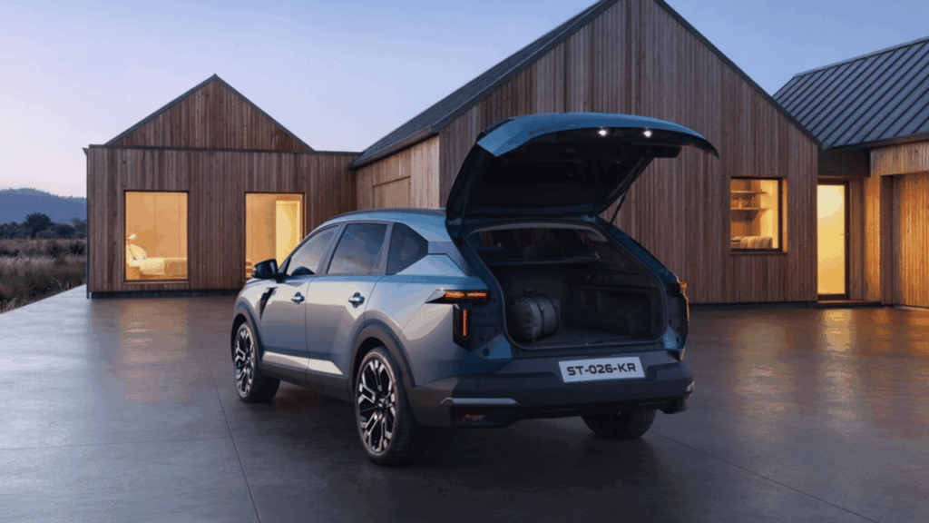 Den svenska marknaden får bland annat ta del av toppversionen Extreme, som bjuder på en extra äventyrlig framtoning. Modellen erbjuds i sju olika exteriörfärger, däribland nya läckra Frost Green. Foto: Dacia