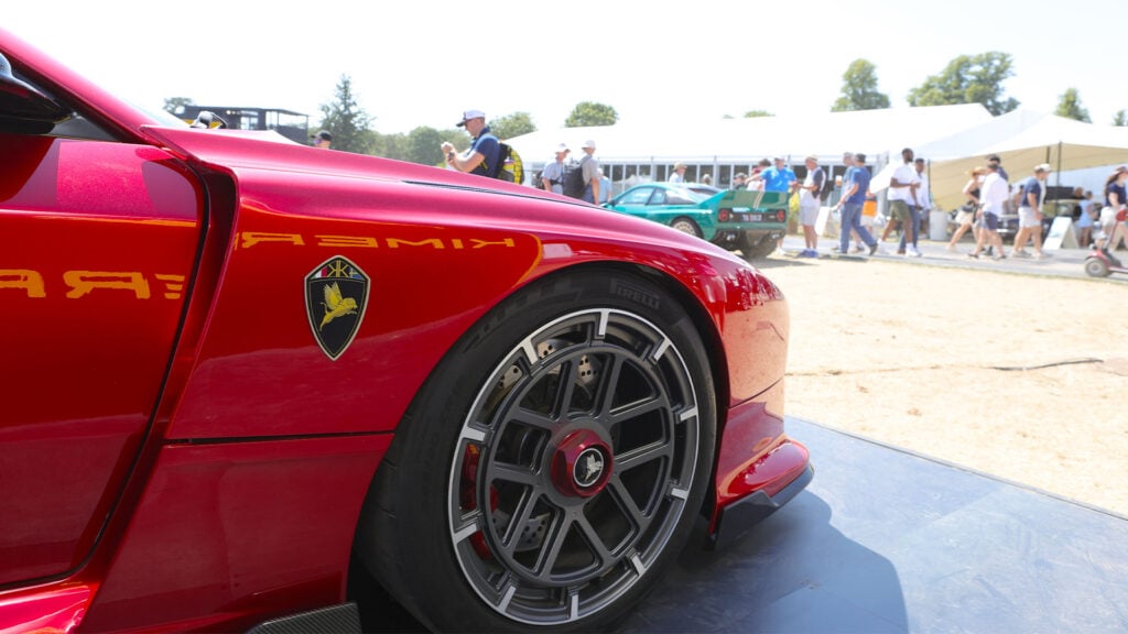Närbild på den högre framskärmen och hjul till en Röd Kimera K-39 på Goodwood Festival of Speed 2026.