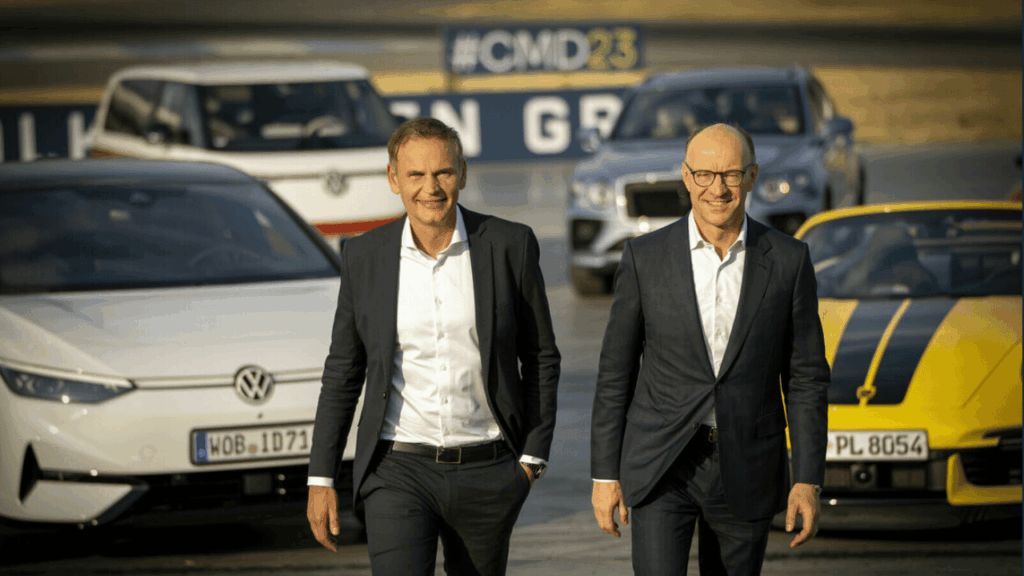 Volkswagens koncernchef Oliver Blume och Arno Antlitz, chef för ekonomi och verksamhet (CFO/COO). Duon står nu inför tuffa strategiska beslut när Kina-utvecklade modeller utreds för den europeiska marknaden. Foto: Volkswagen