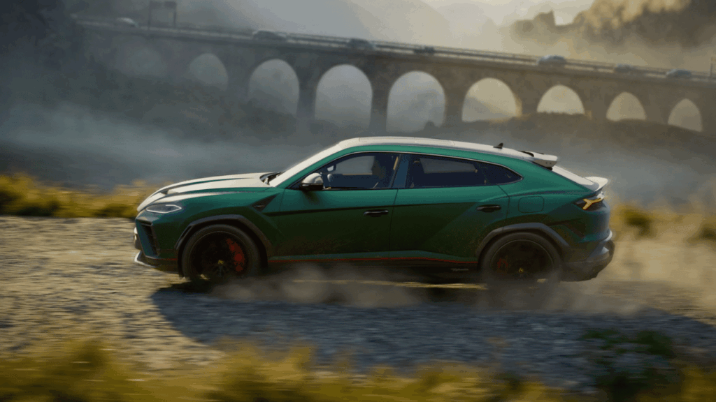 Den aerodynamiska paketeringen, med dubbla bakvingar i kolfiber, ökar marktrycket med 16 procent jämfört med den tidigare renodlade bensinversionen. Foto: Lamborghini