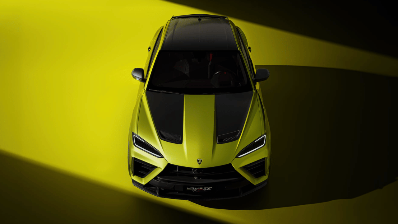 Kolfiber och skarpa linjer: Nya Urus SE Performante har fått en betydligt mer aggressiv framtoning där varje luftintag fyller en aerodynamisk funktion. Foto: Lamborghini
