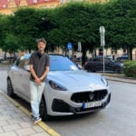John Sempill lutar mot en silver Maserati Grecale Trofeo i Stockholm.