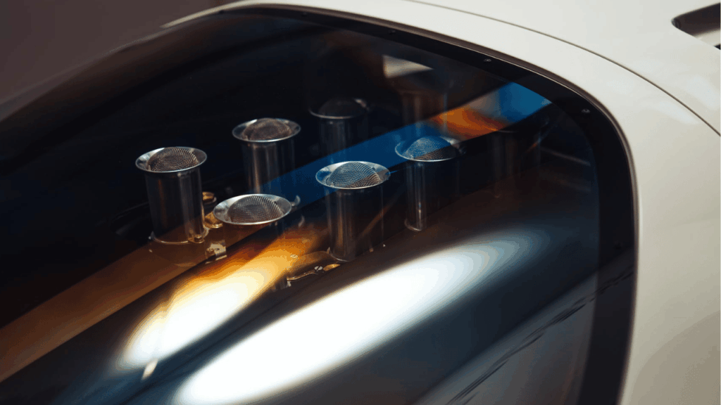 Den krämvita lacken kallas ”Colnbrook White”, döpt efter området där Bruce McLaren en gång startade sin verksamhet. Foto: McLaren
