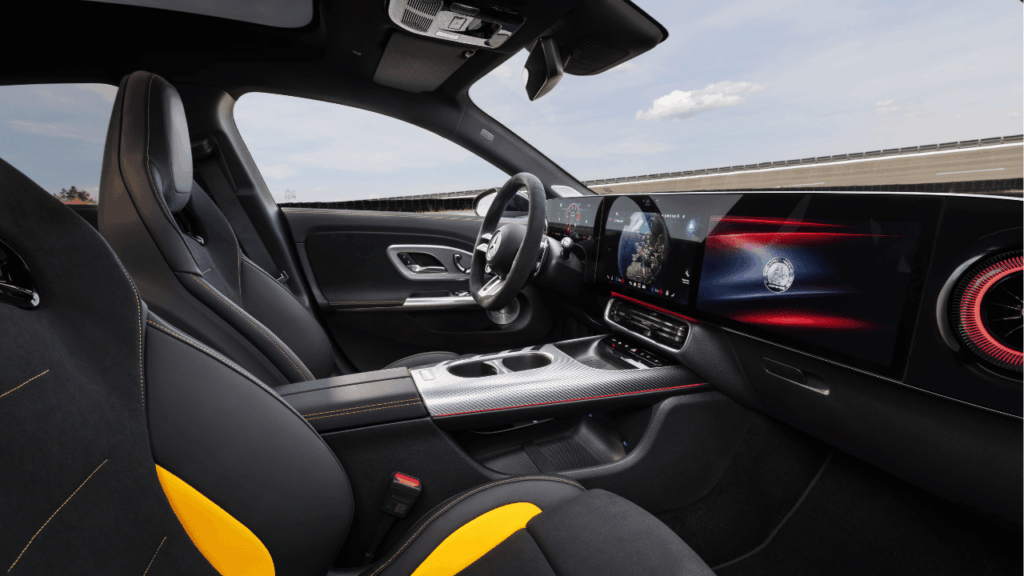Systemet AMGFORCE S+ använder haptisk återkoppling i sportstolarna och virtuella växlingar för att efterlikna en traditionell AMG-bensinmotor. Foto: Mercedes-AMG