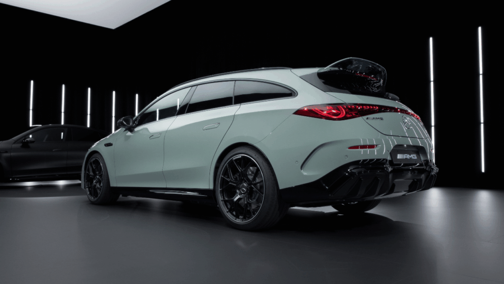 Extrem el-prestanda: Nya Mercedes-AMG CLA 45 4MATIC+ bjuder på hela 680 hästkrafter och gör 0–100 km/h på brutala 2,7 sekunder. Foto: Mercedes-AMG