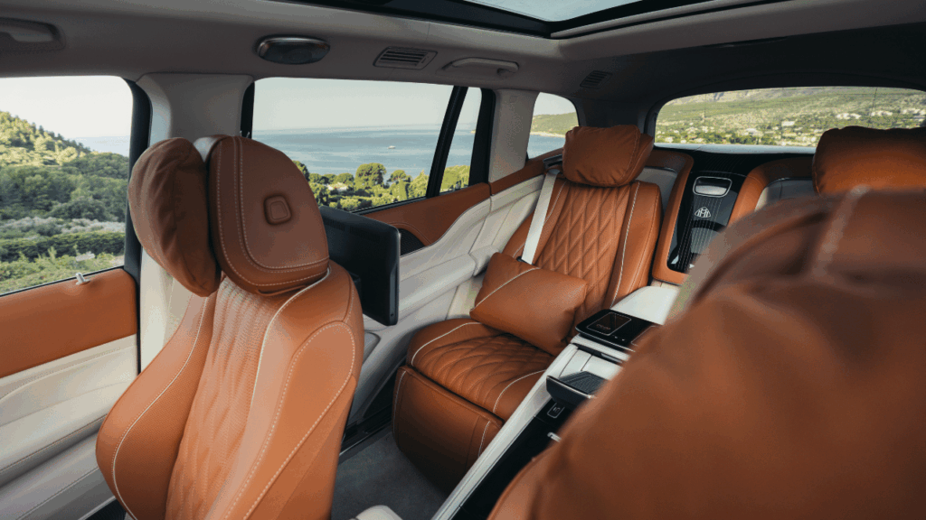 Baklyx i särklass: Executive-sätena bak bjuder för första gången på integrerad massage för vaderna – perfekt för långresan. Foto: Mercedes-Maybach