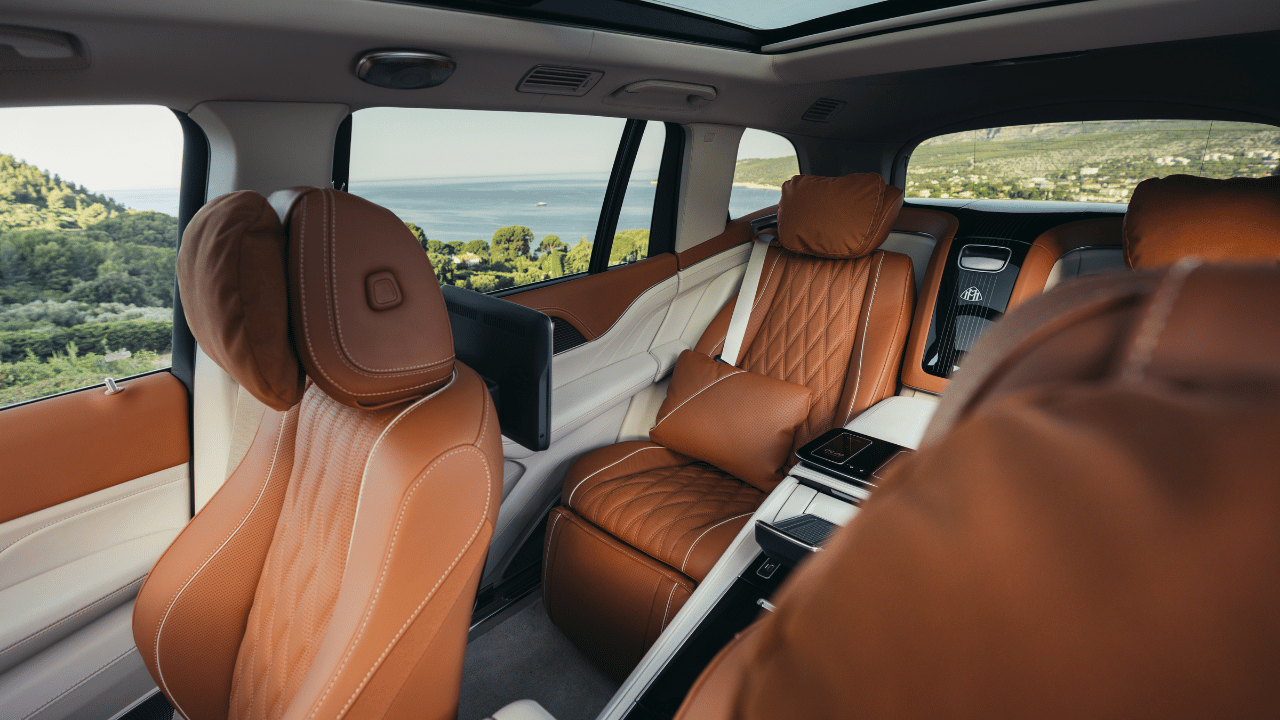 Baklyx i särklass: Executive-sätena bak bjuder för första gången på integrerad massage för vaderna – perfekt för långresan. Foto: Mercedes-Maybach