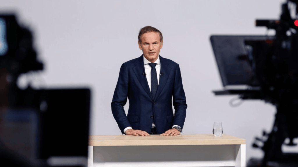 Volkswagens koncernchef Oliver Blume möter stenhård konkurrens från Kina och miljardförluster inom mjukvaruavdelningen. Nu tvingas han leda biljätten genom en omfattande bantning av både modeller och produktionskapacitet. Foto: Volkswagen