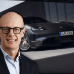 Michael Leiters, VD för Porsche AG, framför elbilsmodellen Taycan. Foto: Porsche