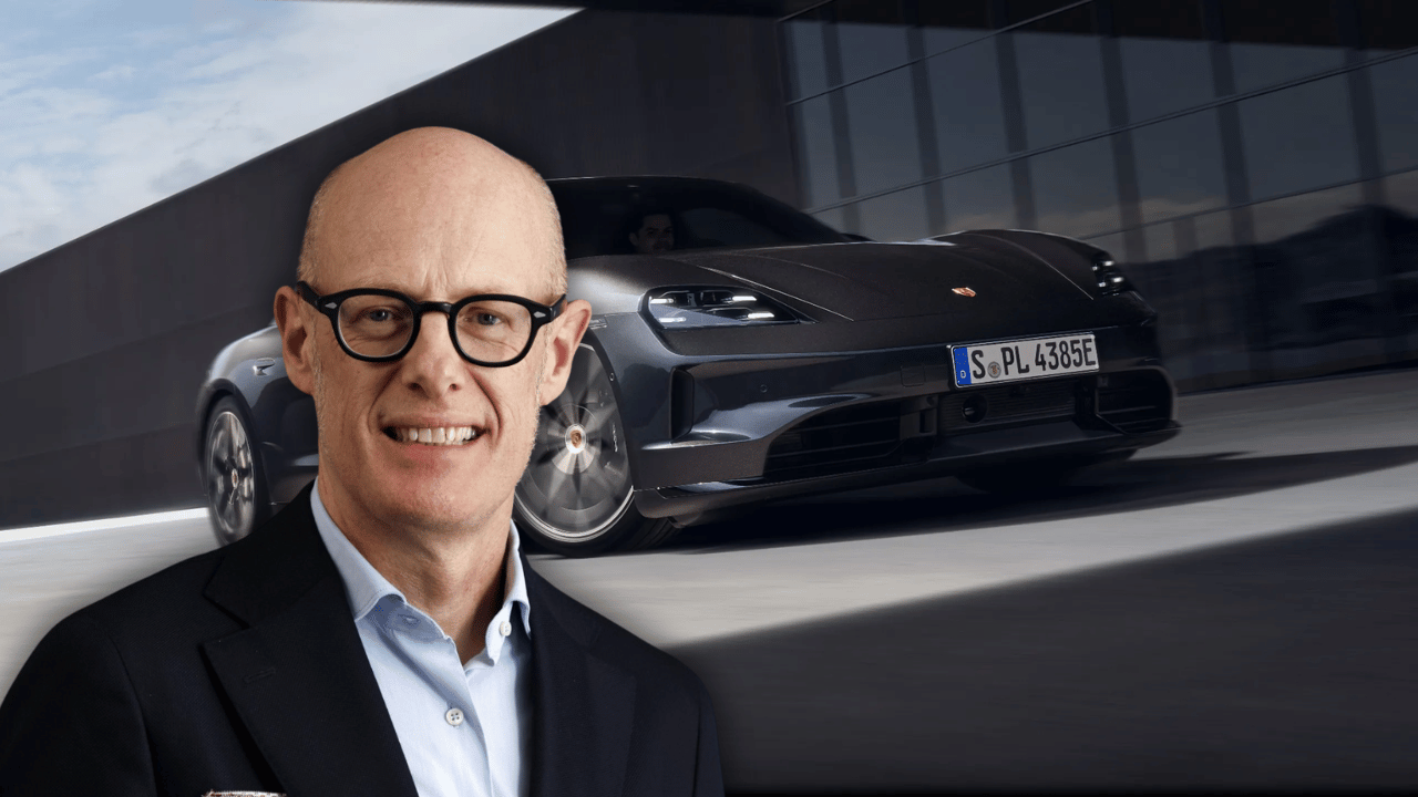 Michael Leiters, VD för Porsche AG, framför elbilsmodellen Taycan. Foto: Porsche