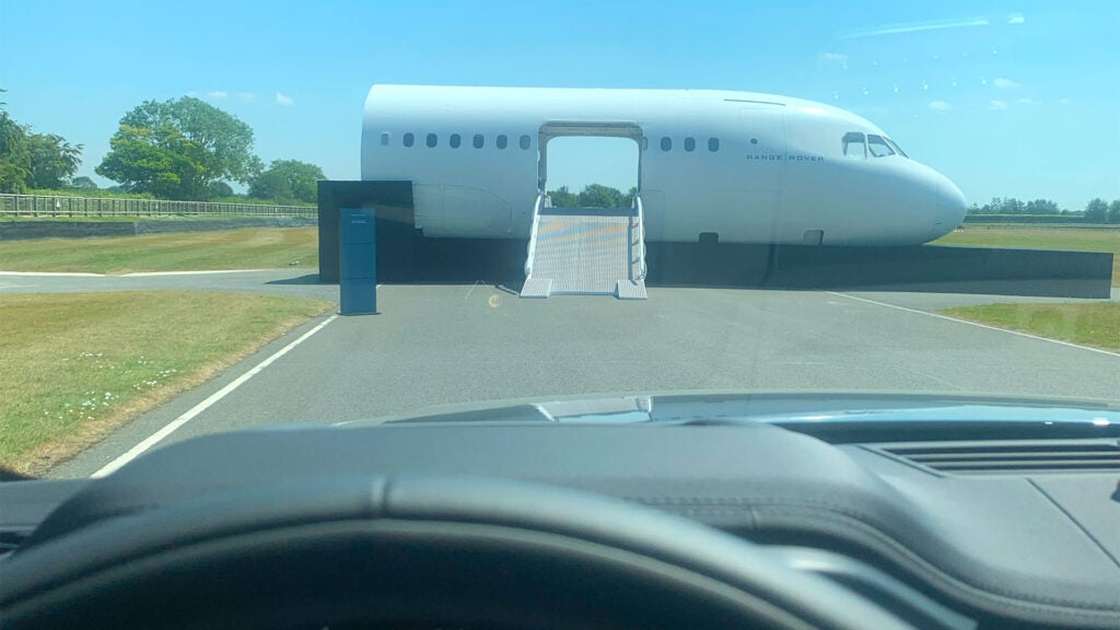 En av körutmaningarna på Goodwood med Range Rover Electric Sport.
