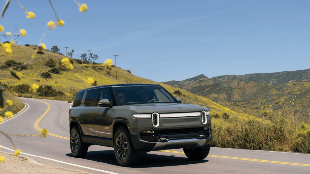 Samarbetet mellan Volkswagen och Rivian gav den amerikanska elbilstillverkaren en viktig ekonomisk livlina under 2024. Foto: Rivian