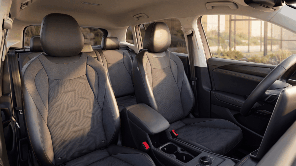 Sätesklädsel fram och bak i specialdesign samt ny mittsektion. Foto: Volkswagen