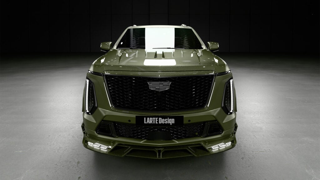 Grön Verde Carbon Cadillac Escalade-V Esv framifrån i mörk studio.