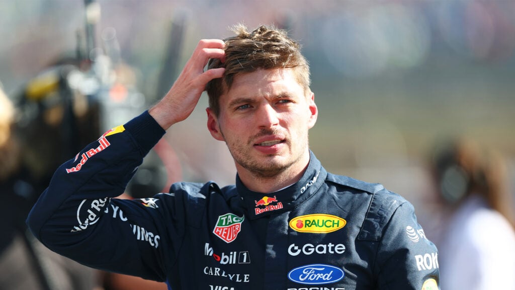 Max Verstappen kliar huvudet. Storbritanniens GP.